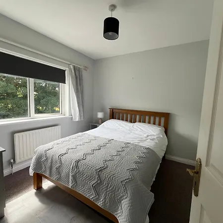 4 Bedroom Haven 10 Mins Walk To