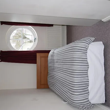 4 Bedroom Haven 10 Mins Walk To בית נופש גלוואיי