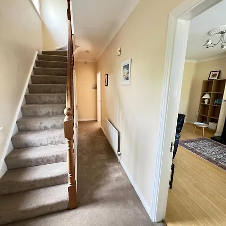 4 Bedroom Haven 10 Mins Walk To * גלוואיי