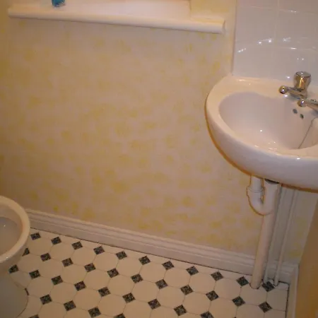 בית נופש 4 Bedroom Haven 10 Mins Walk To